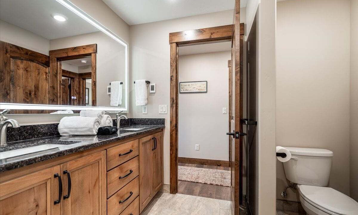 Photo of Bathroom in Island Park