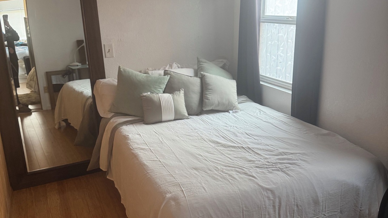 Photo of Bedroom in Mission Beach