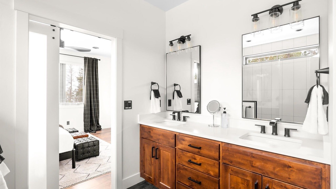 Photo of Bathroom in Lakeside