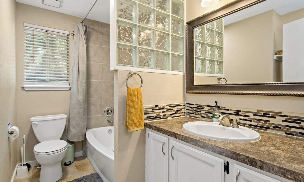 Photo of Bathroom in Veterans Park