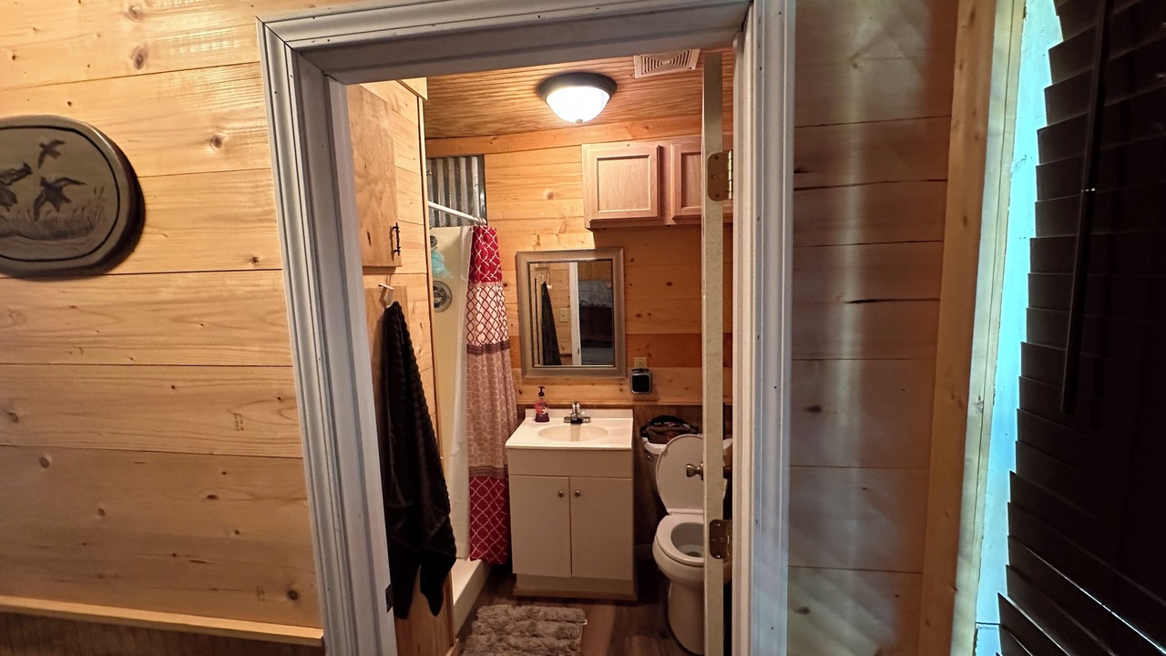 Photo of Bathroom in Grubbs
