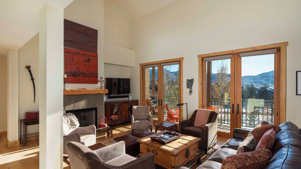 Photo of Livingroom in Elkhorn Village