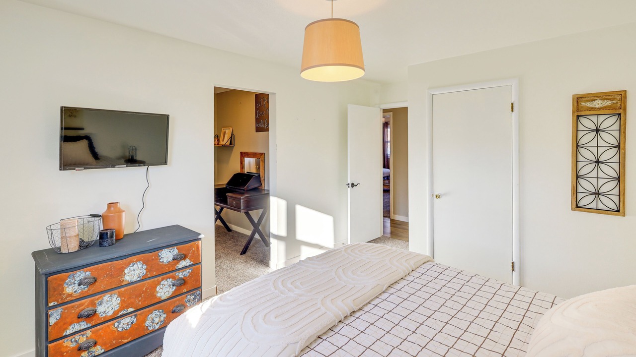 Photo of Bedroom in Laurel