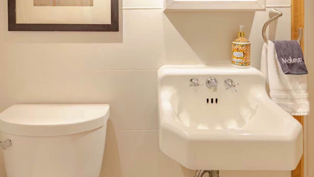 Photo of Bathroom in Cliff - Cannon