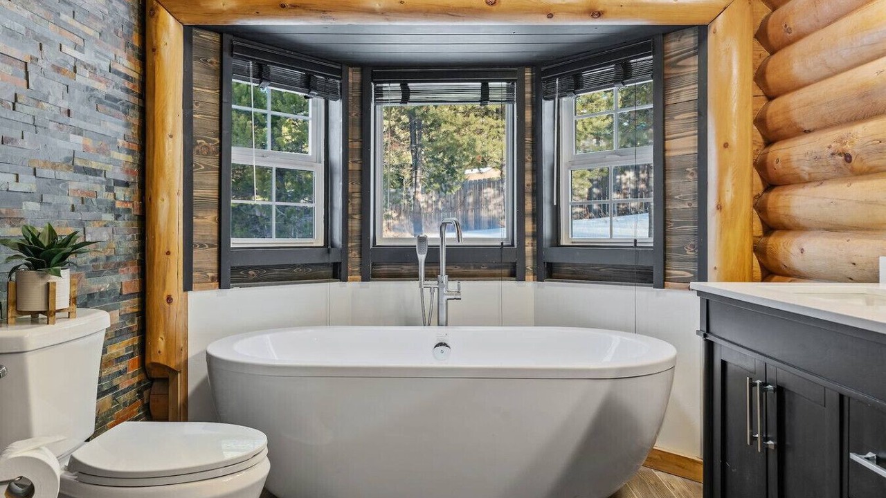 Photo of Bathroom in Island Park