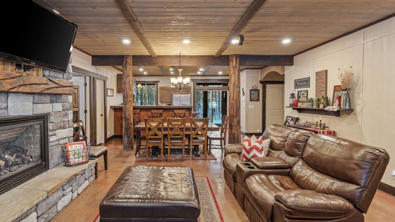 Photo of Livingroom in Last Chance