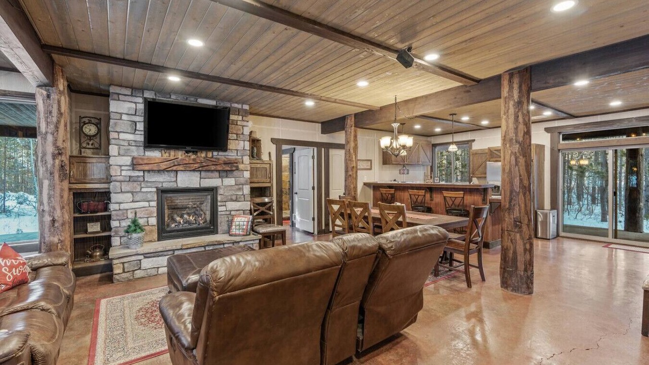 Photo of Livingroom in Last Chance