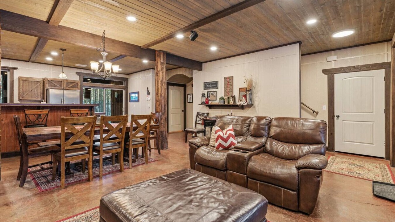 Photo of Livingroom in Last Chance