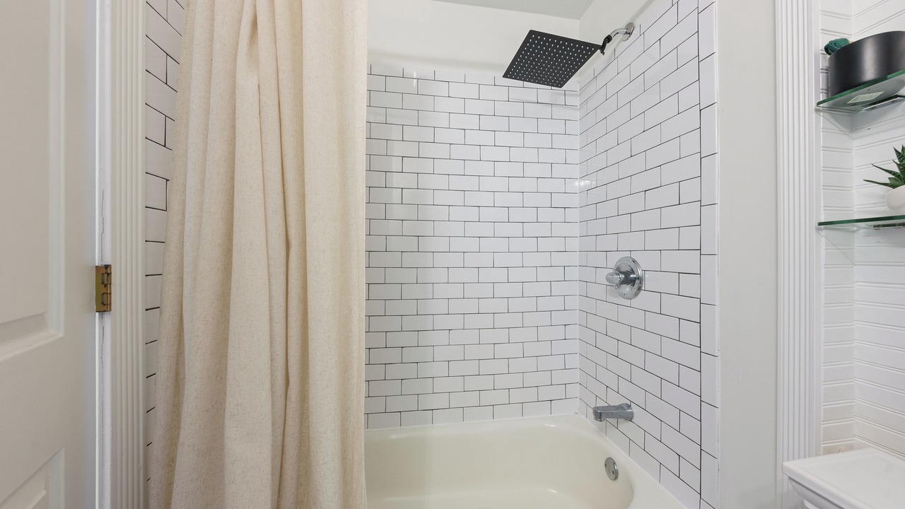 Photo of Bathroom in Weinland Park