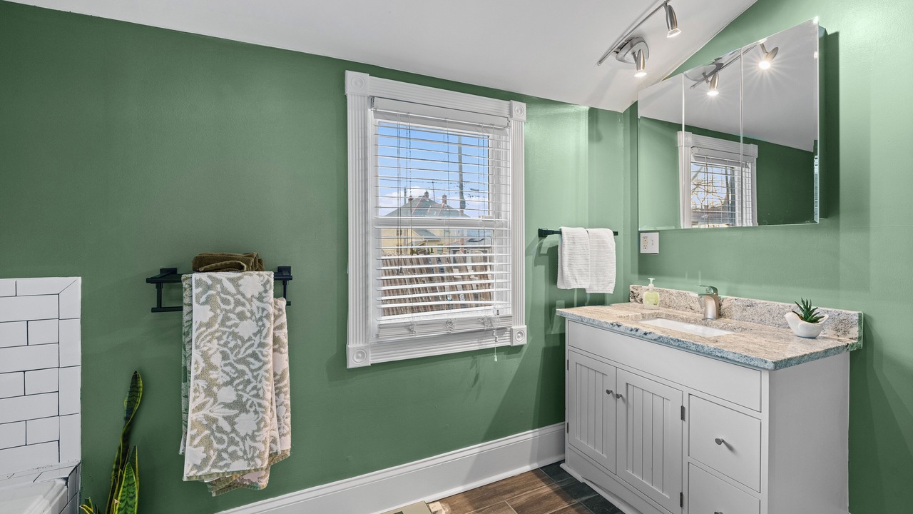 Photo of Bathroom in Weinland Park