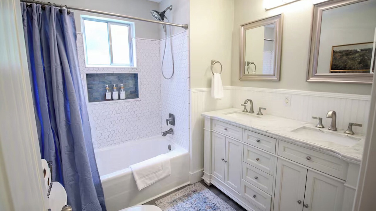 Photo of Bathroom in Hattiesburg