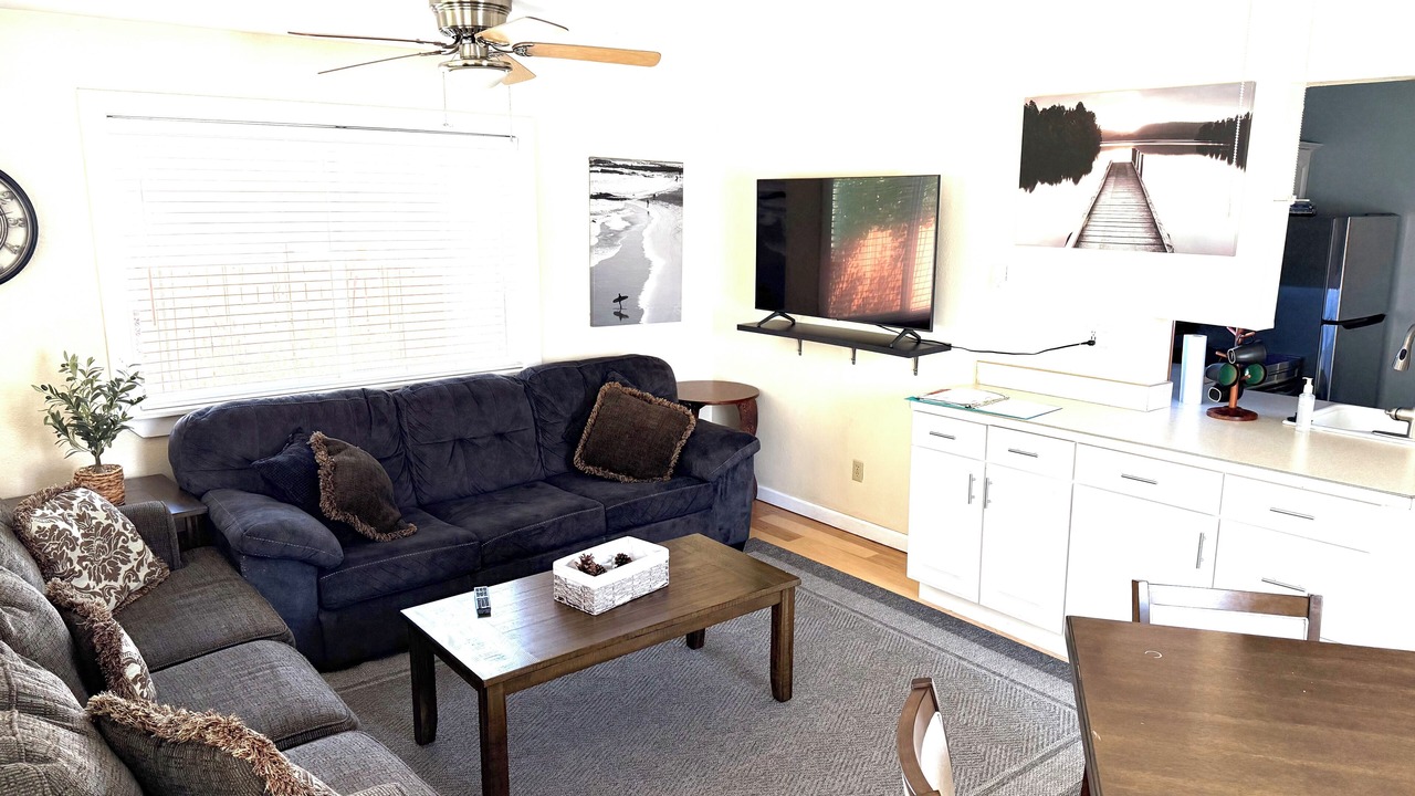 Photo of Livingroom in Central - Terry
