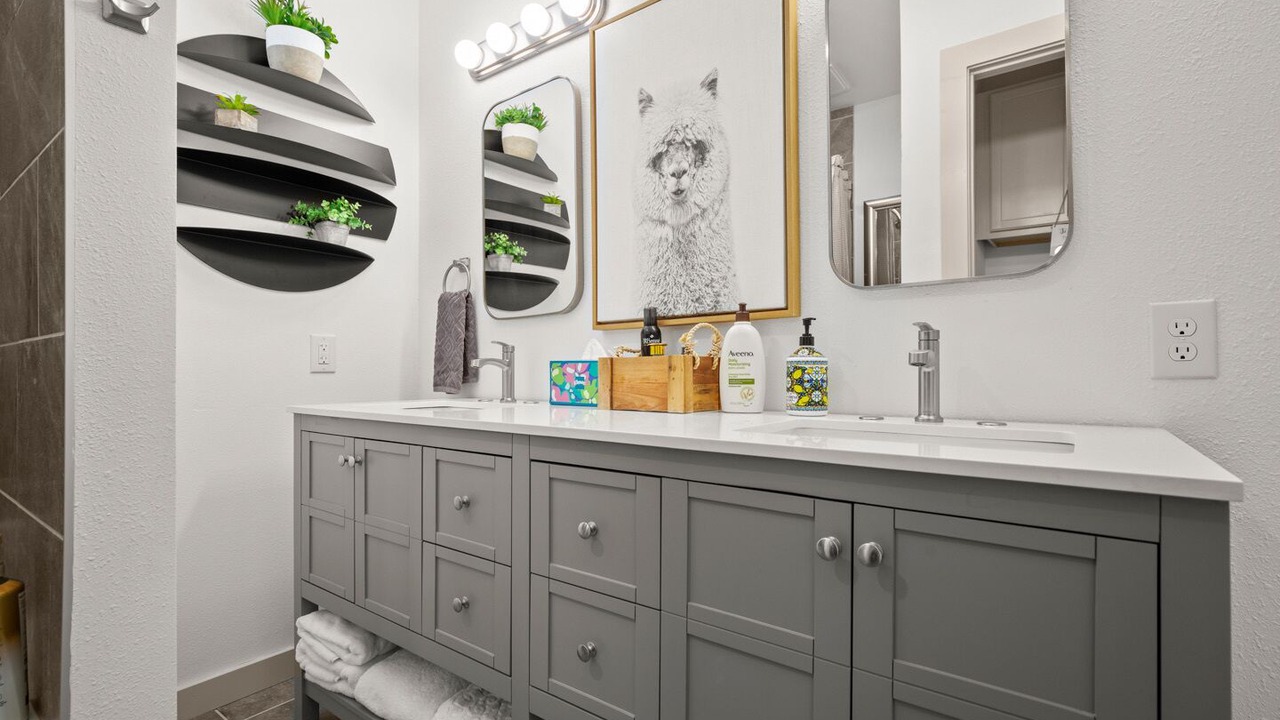 Photo of Bathroom in Lakeland Park