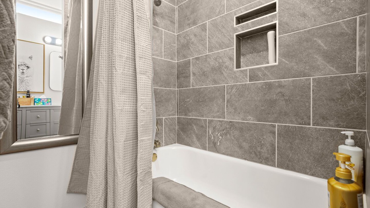 Photo of Bathroom in Lakeland Park