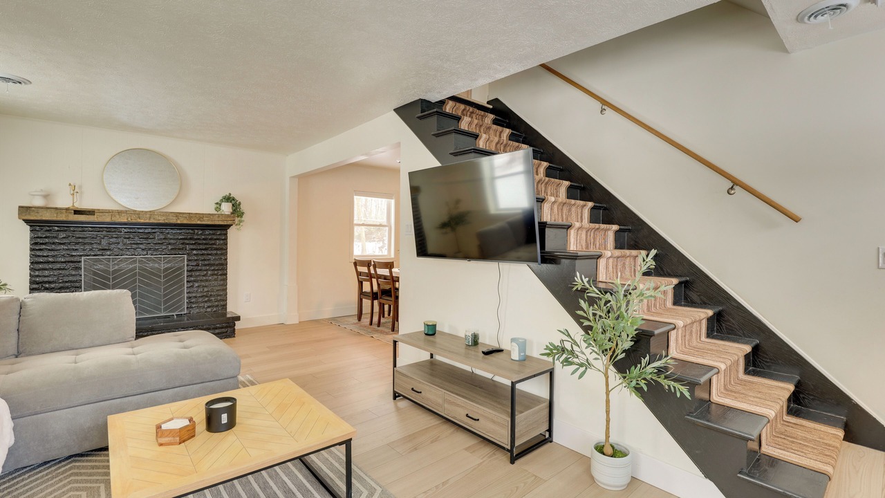 Photo of Livingroom in Youngstown