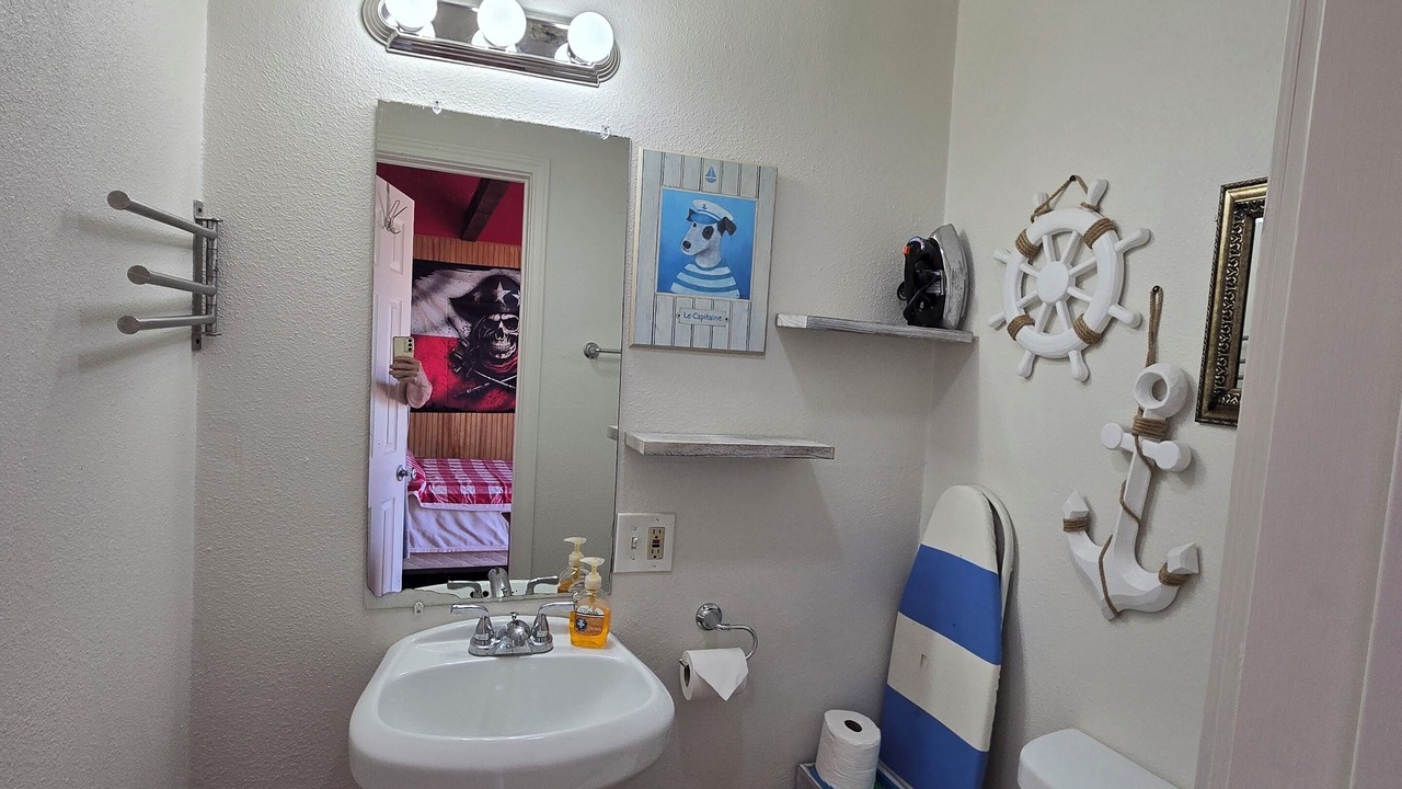 Photo of Bathroom in Pirates Beach West