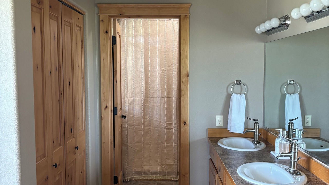 Photo of Bathroom in Athol