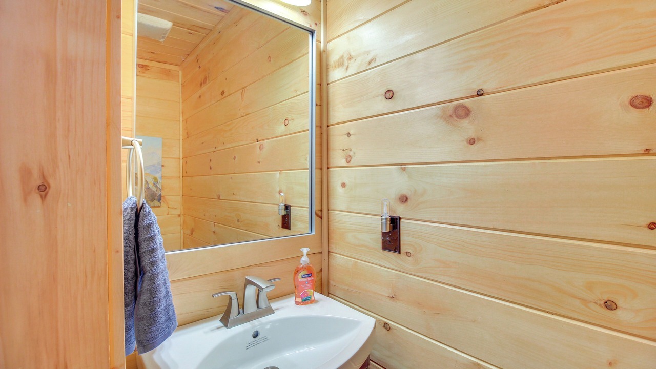 Photo of Bathroom in Walnut Mountain