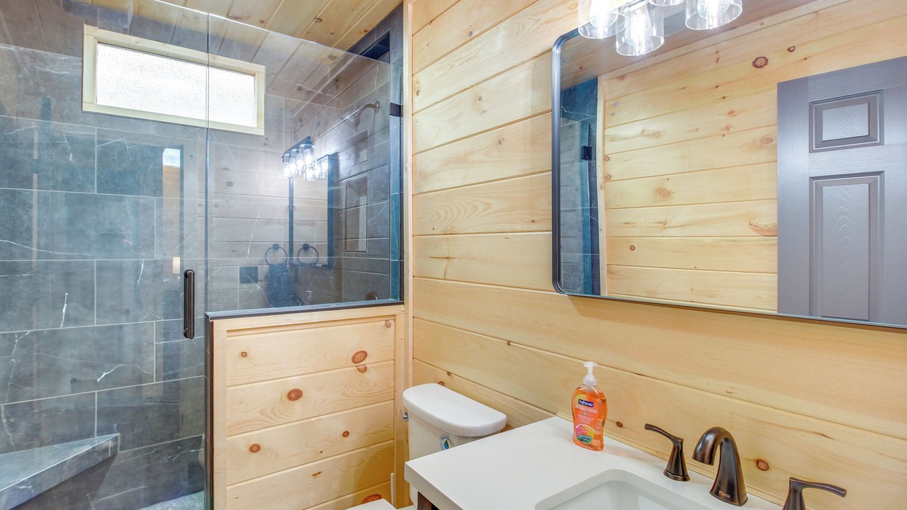 Photo of Bathroom in Walnut Mountain