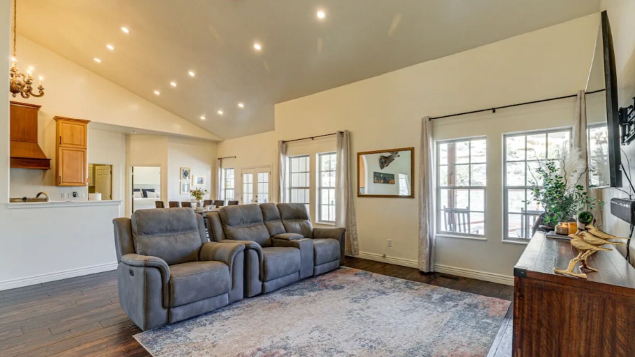Photo of Livingroom in Lapoint