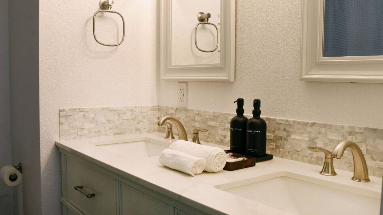 Photo of Bathroom in Franklin to the Fort