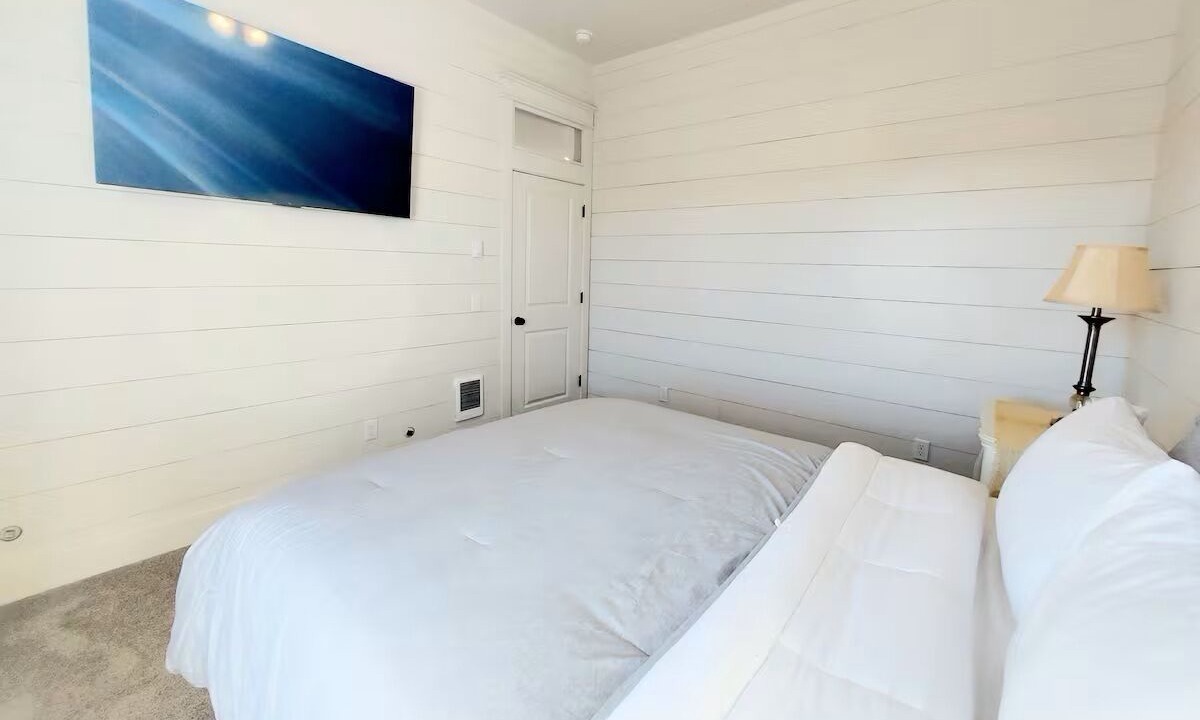 Photo of Bedroom in Salmon