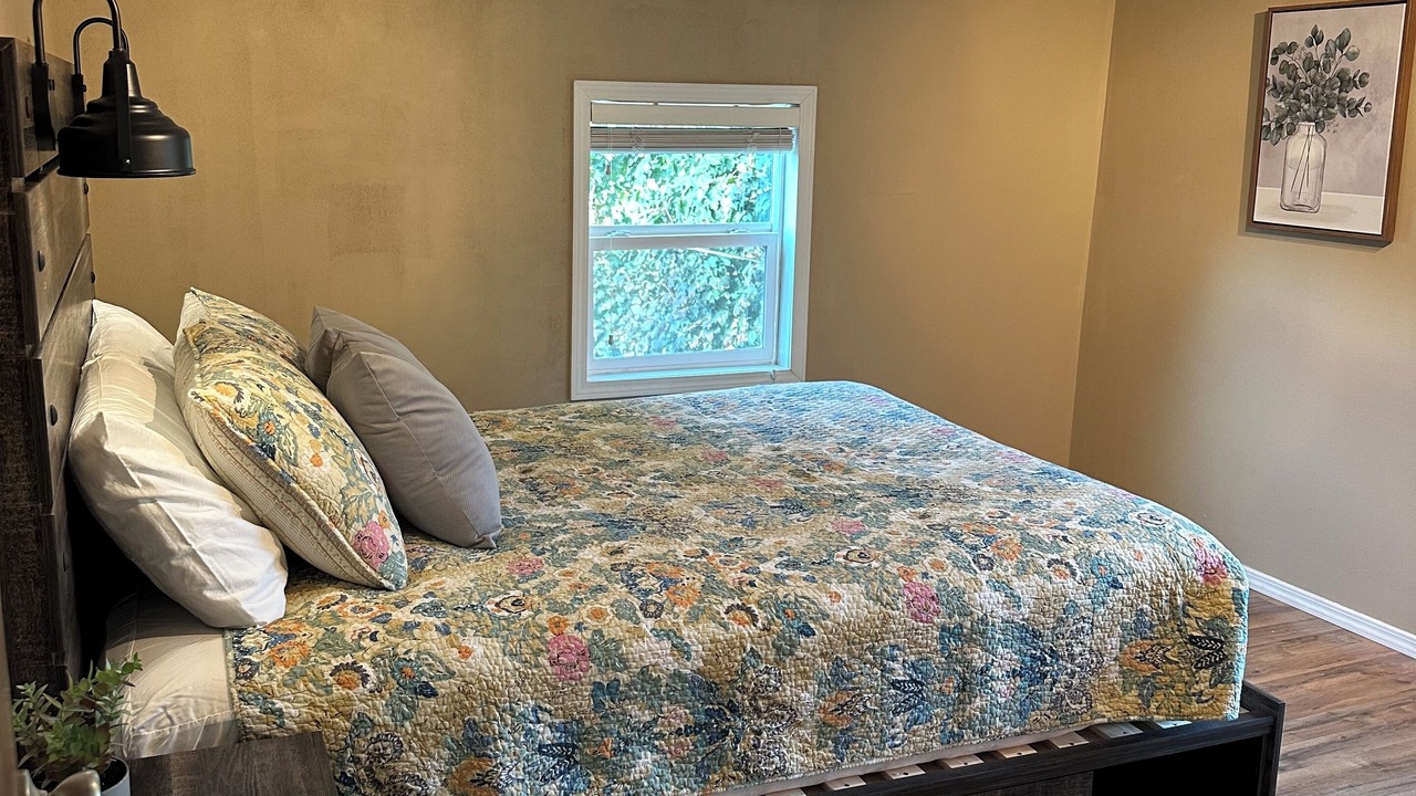 Photo of Bedroom in Central - Terry