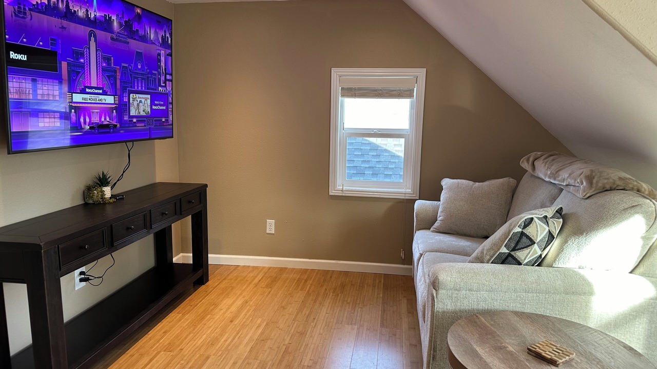 Photo of Livingroom in Central - Terry