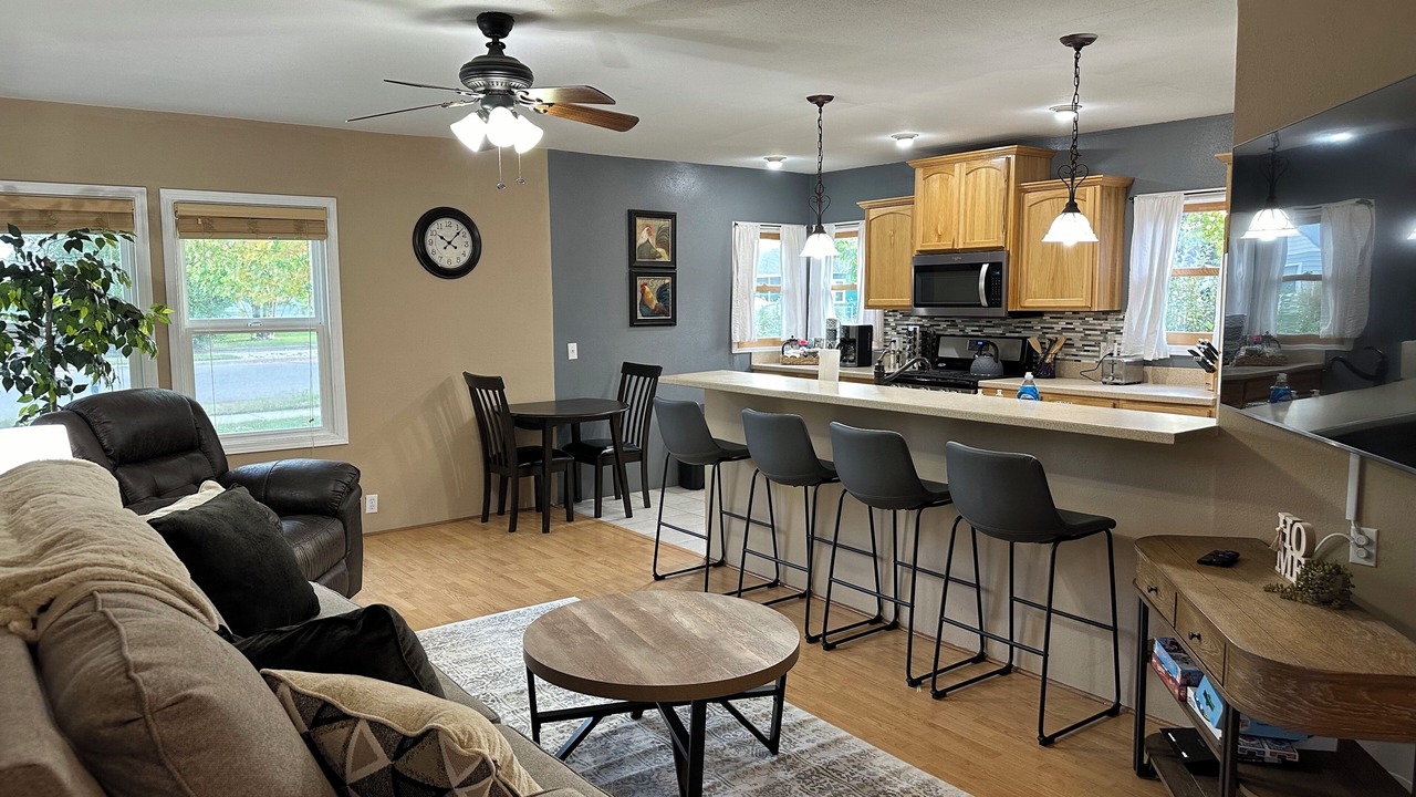 Photo of Livingroom in Central - Terry