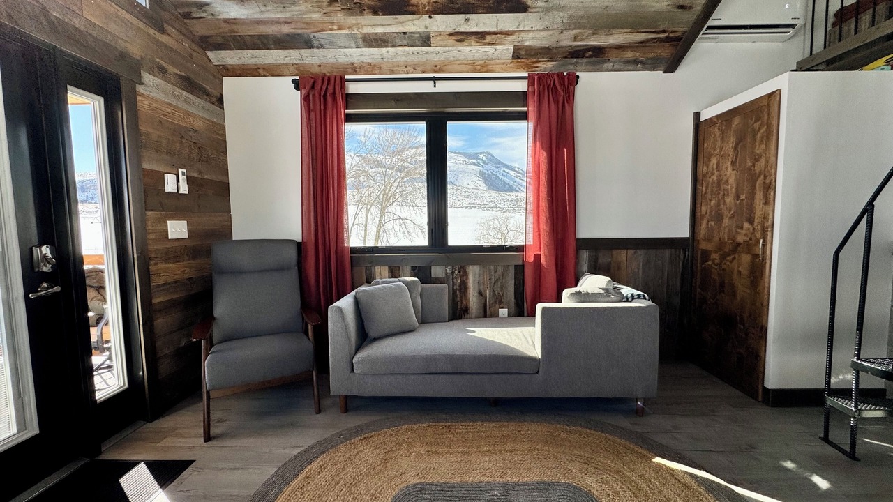 Photo of Livingroom in Salmon