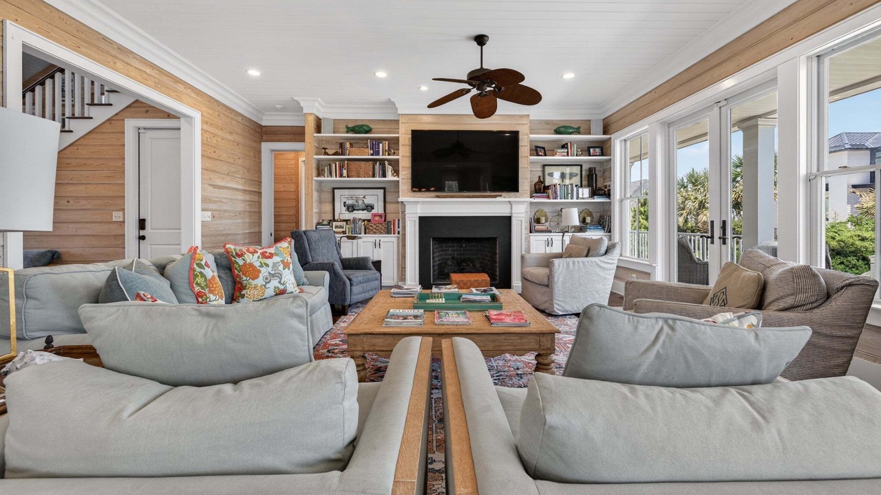 Photo of Livingroom in Debordieu Colony