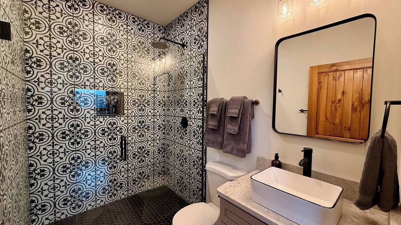 Photo of Bathroom in Shell