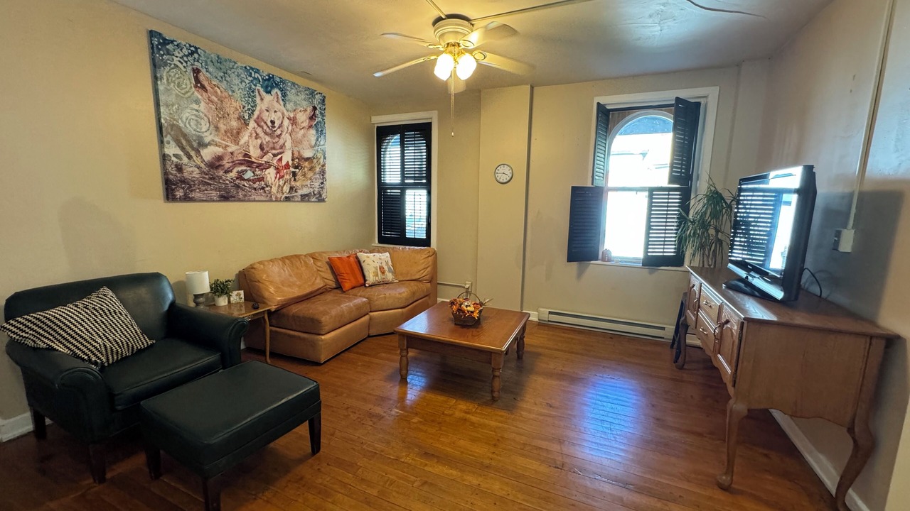 Photo of Livingroom in Wheeling