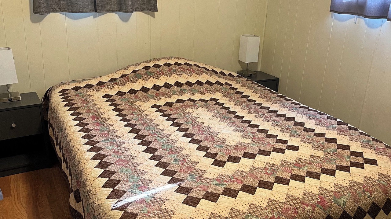 Photo of Bedroom in Salmon