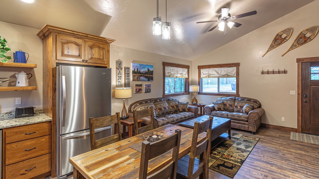 Photo of Livingroom in West Yellowstone