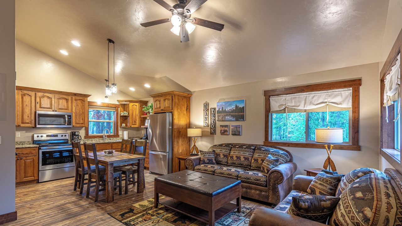Photo of Livingroom in West Yellowstone