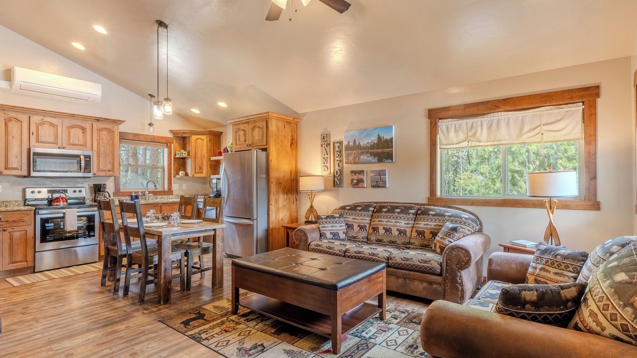 Photo of Livingroom in West Yellowstone