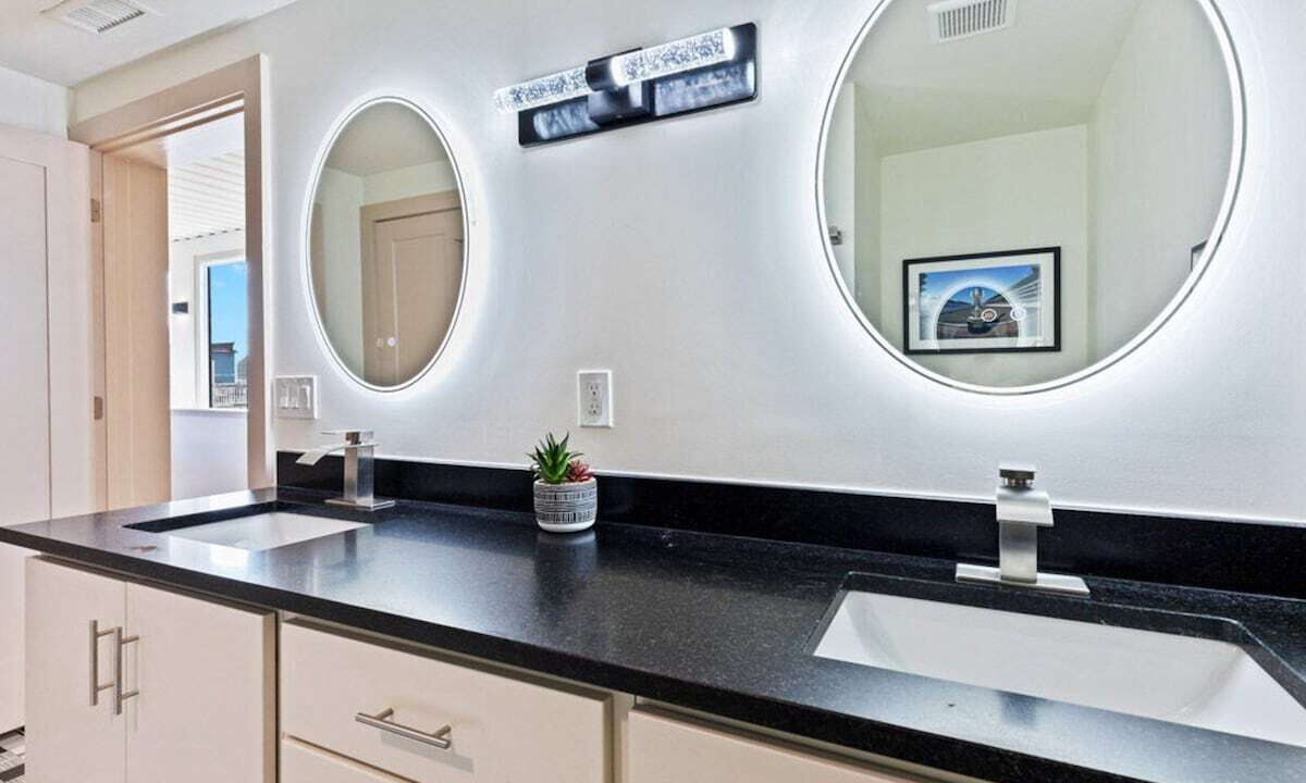 Photo of Bathroom in Babe Denny