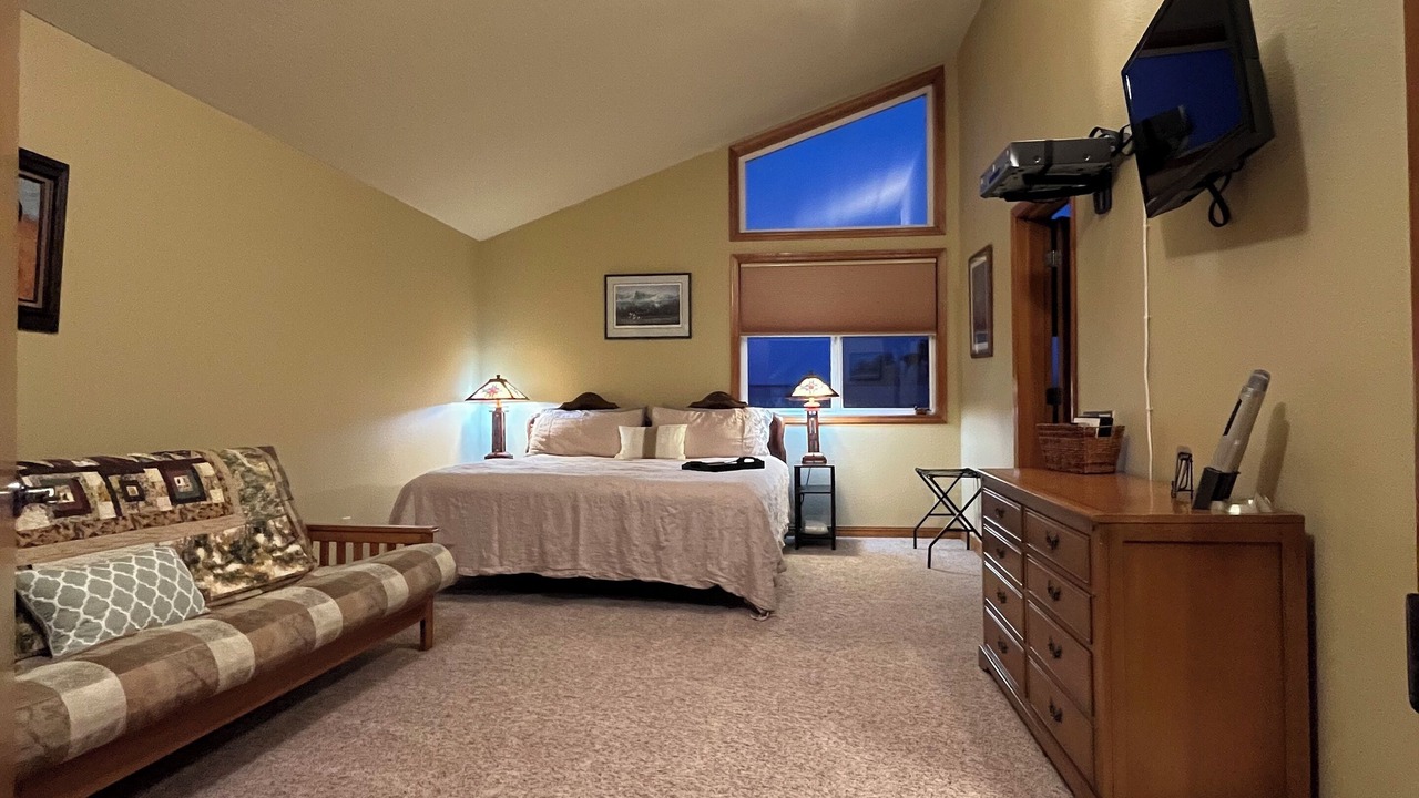 Photo of Bedroom in Cathlamet