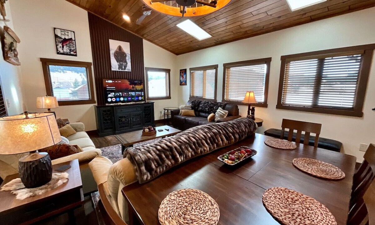 Photo of Livingroom in Gallatin Gateway