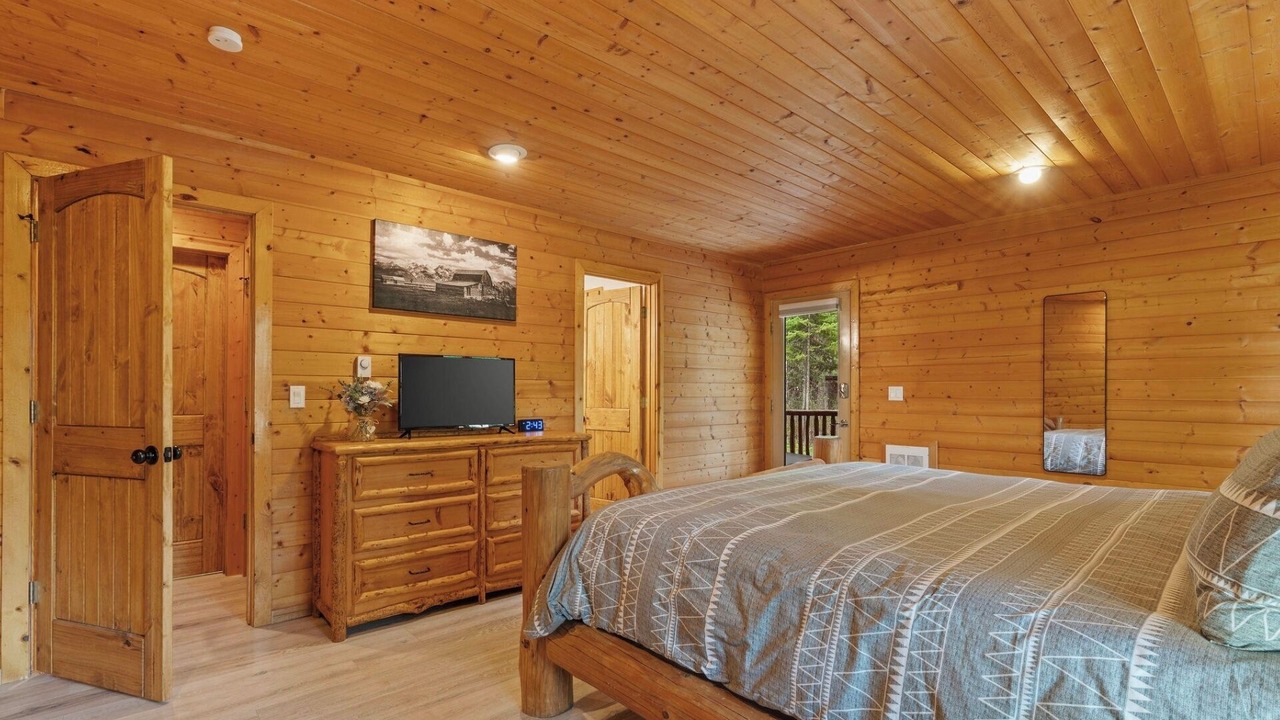 Photo of Bedroom in Alpine Northeast