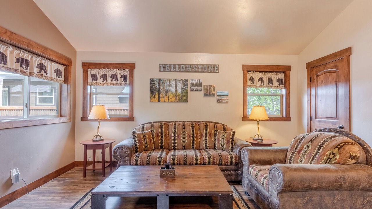 Photo of Livingroom in West Yellowstone