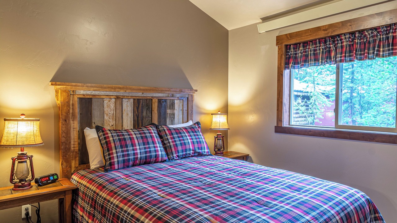 Photo of Bedroom in West Yellowstone