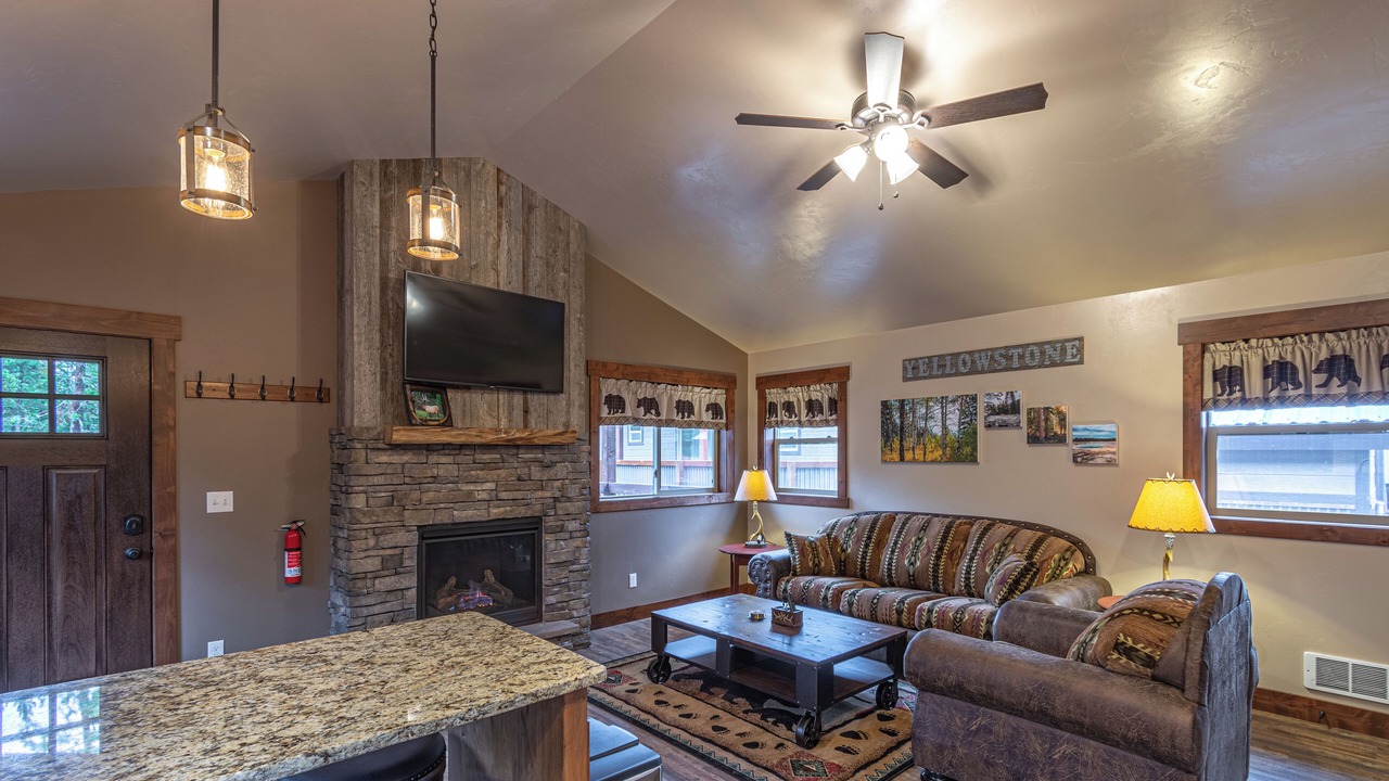 Photo of Livingroom in West Yellowstone
