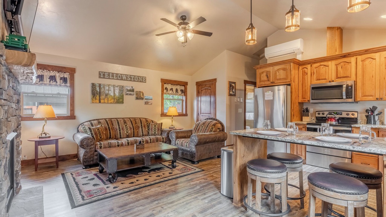 Photo of Livingroom in West Yellowstone