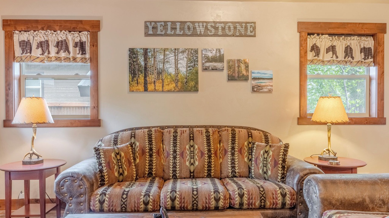 Photo of Livingroom in West Yellowstone