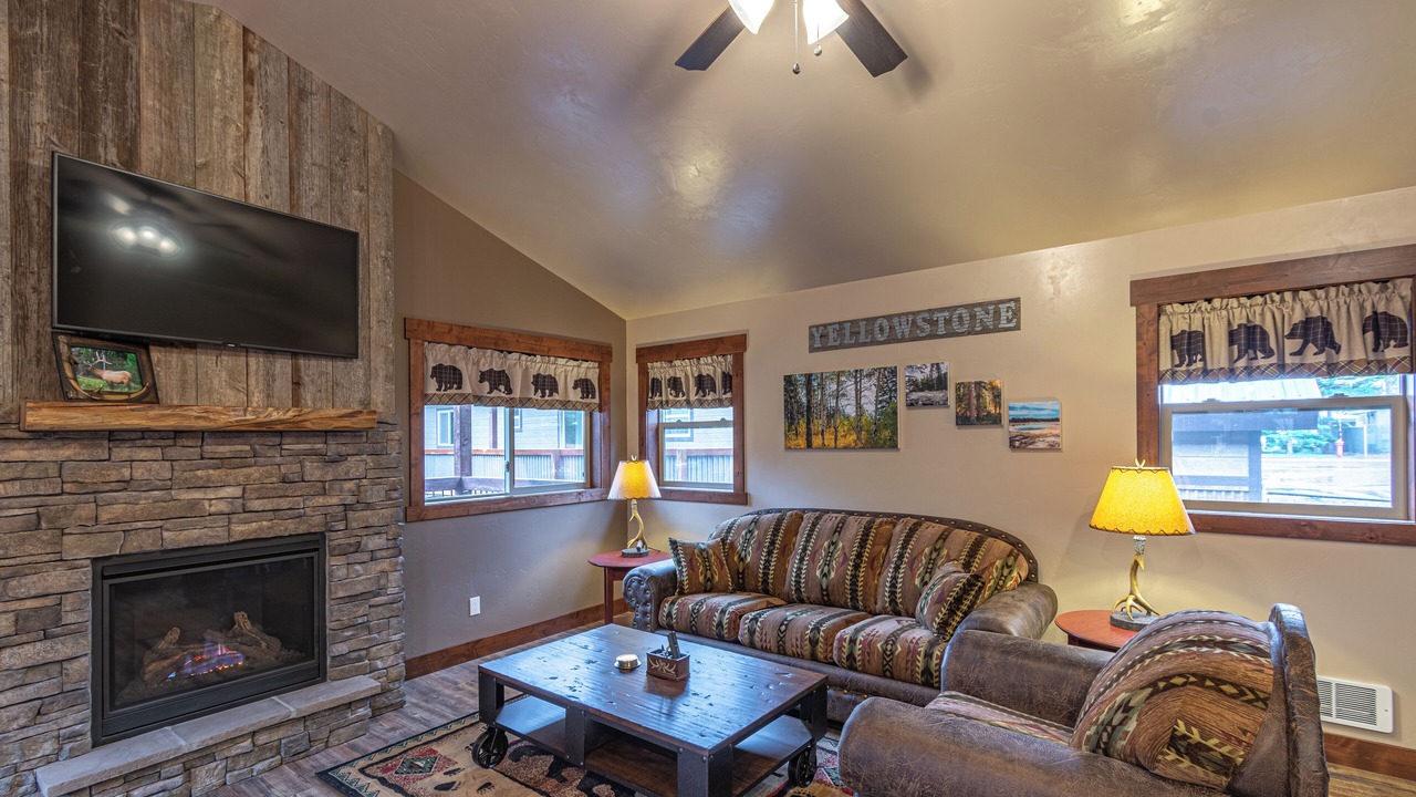 Photo of Livingroom in West Yellowstone