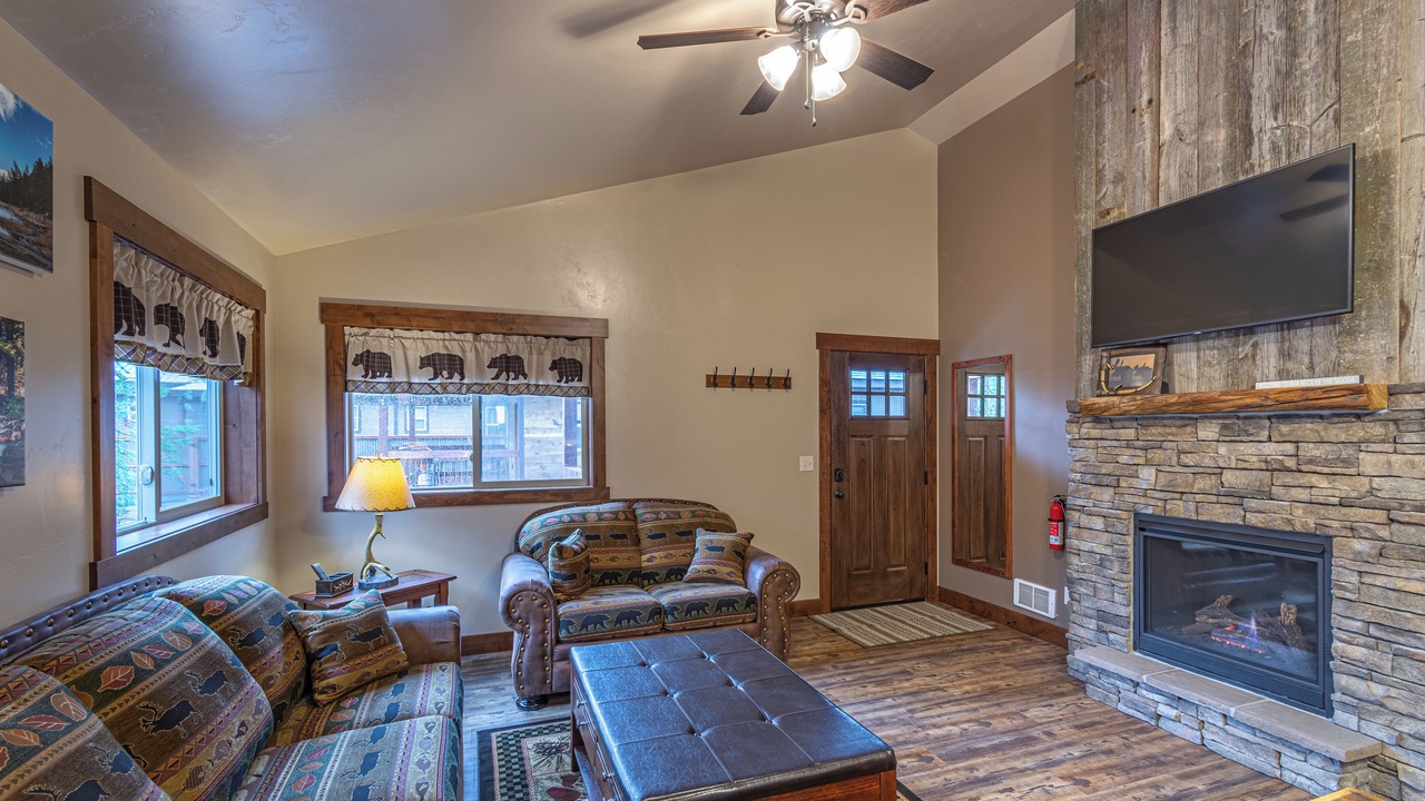 Photo of Livingroom in West Yellowstone