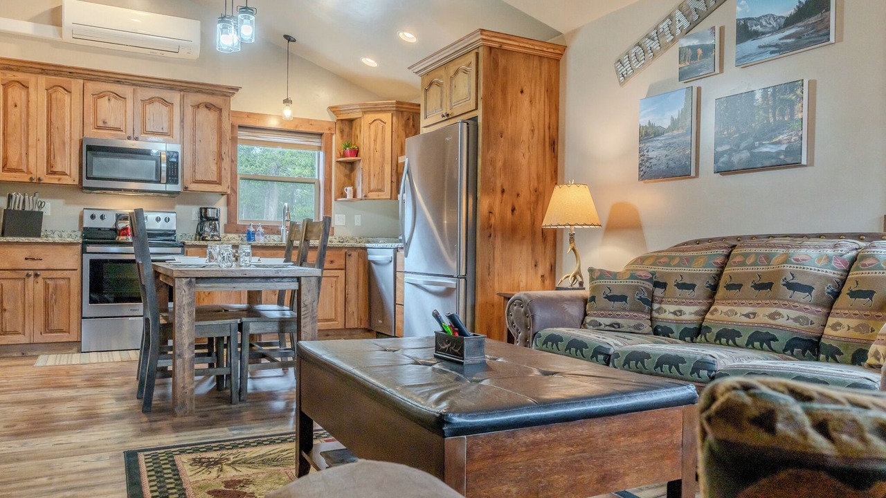 Photo of Livingroom in West Yellowstone