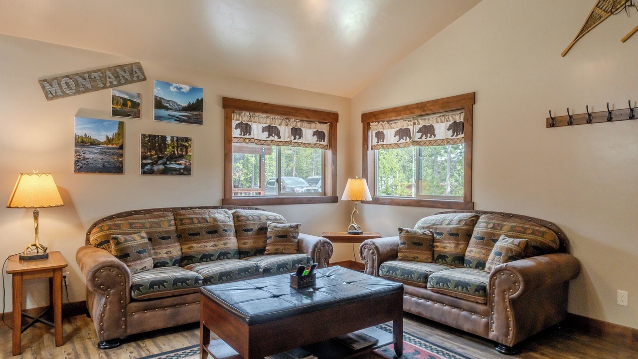Photo of Livingroom in West Yellowstone